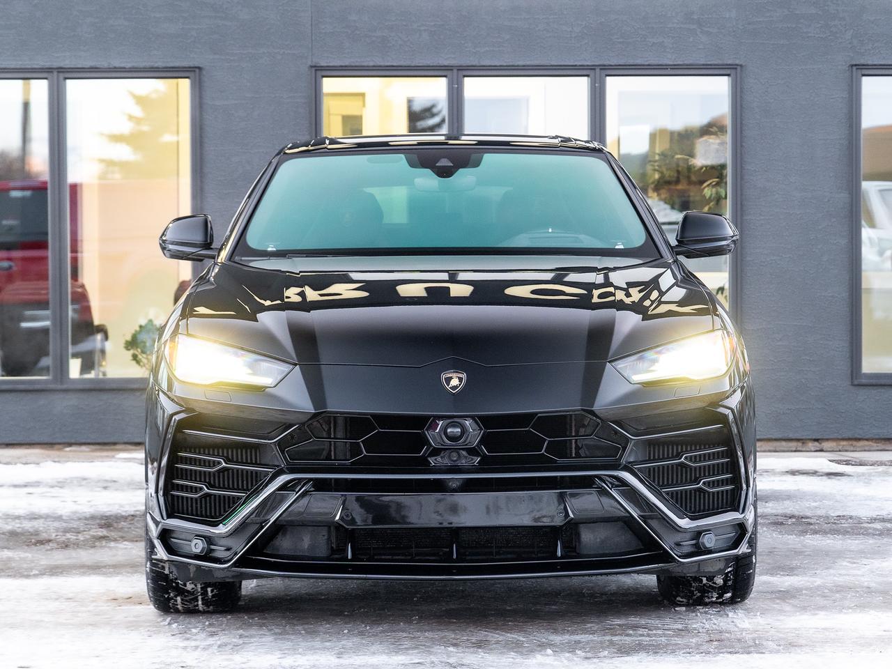 2019 Lamborghini Urus LAMBORGHINI URUS Photo2
