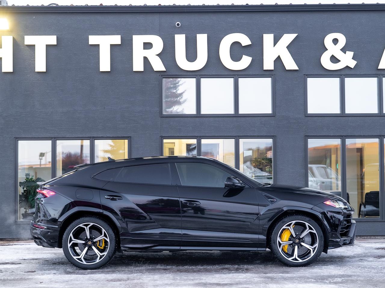 2019 Lamborghini Urus LAMBORGHINI URUS Photo4