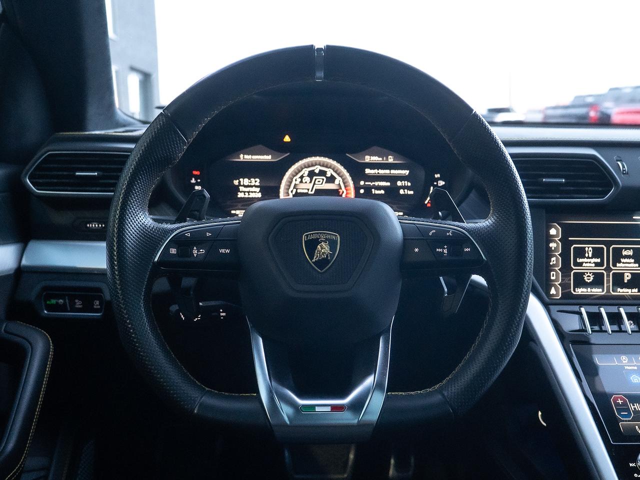 2019 Lamborghini Urus LAMBORGHINI URUS Photo11