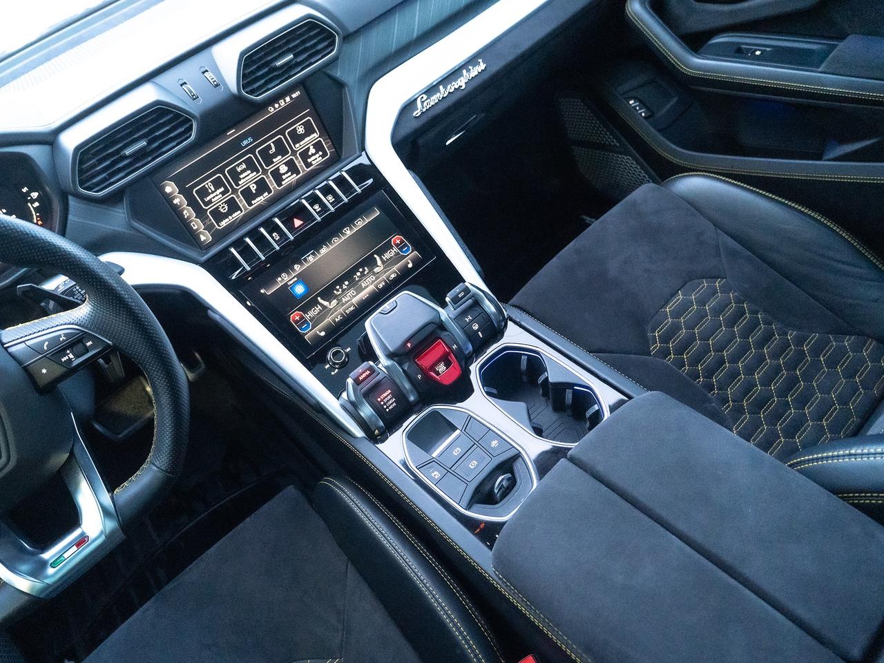 2019 Lamborghini Urus LAMBORGHINI URUS Photo32