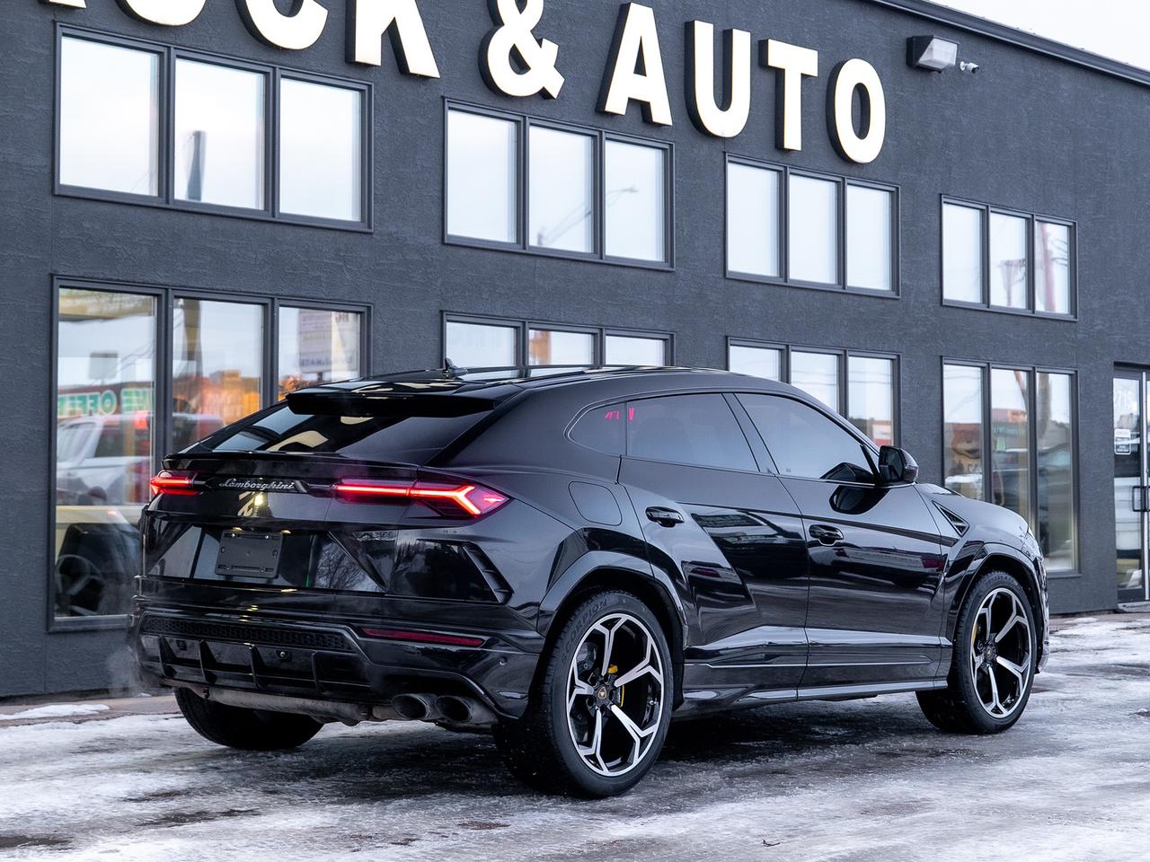 2019 Lamborghini Urus LAMBORGHINI URUS Photo5