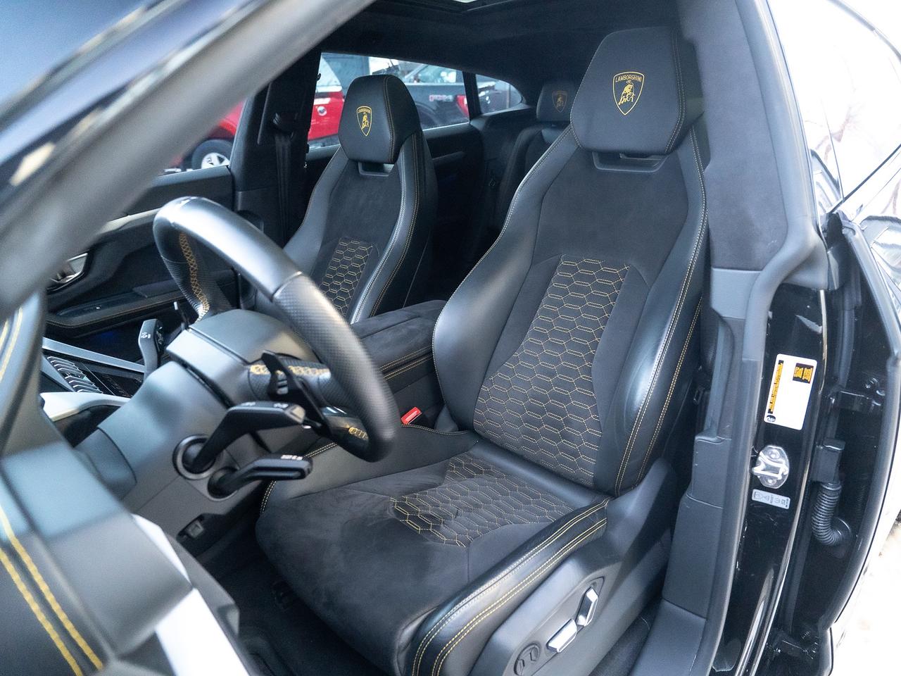 2019 Lamborghini Urus LAMBORGHINI URUS Photo17