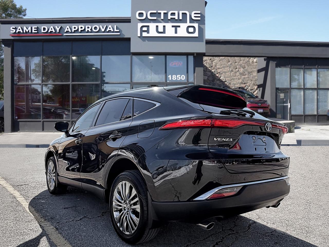 2021 Toyota Venza XLE AWD Photo3