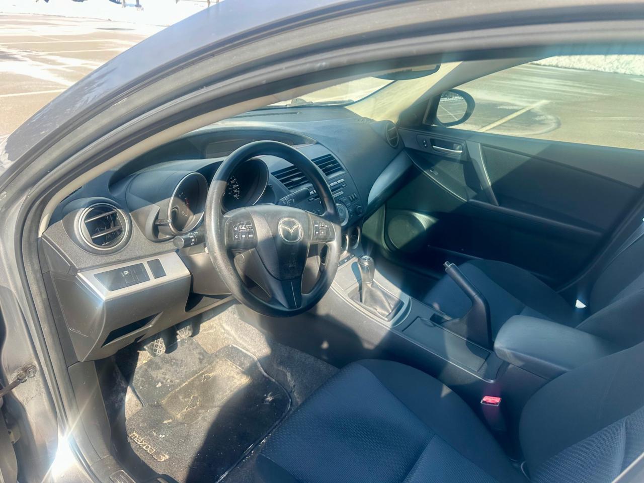 2010 Mazda MAZDA3 4dr Sdn Man GX Photo