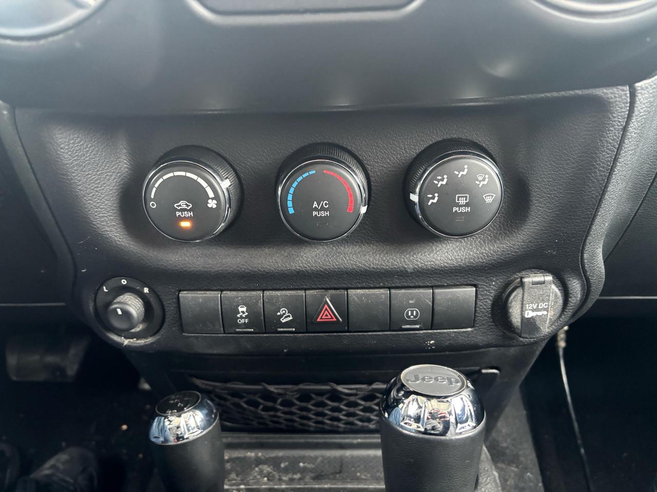 2015 Jeep Wrangler UNLIMITED 4WD 4DR SAHARA Photo