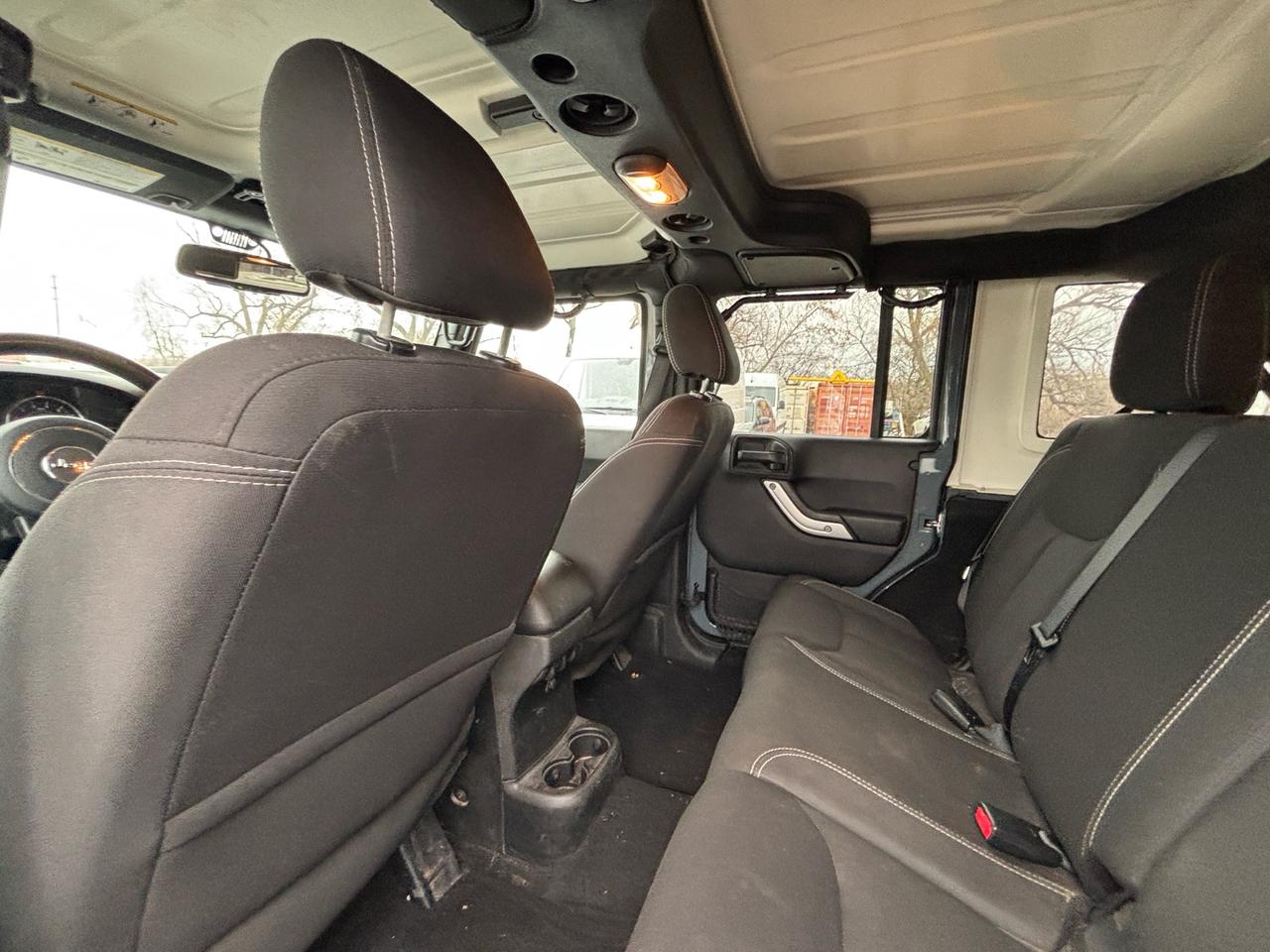 2015 Jeep Wrangler UNLIMITED 4WD 4DR SAHARA Photo