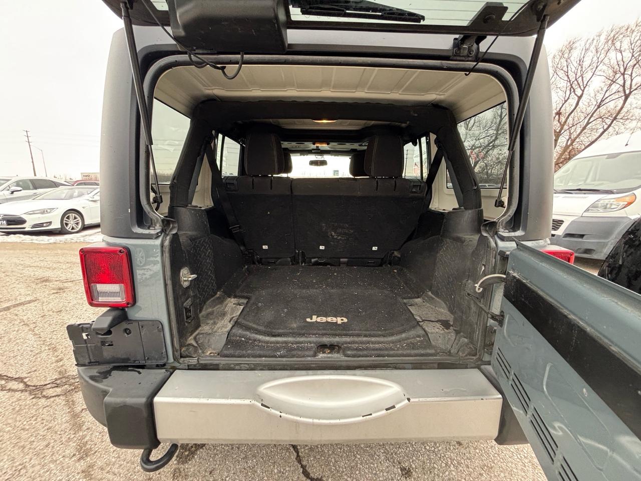 2015 Jeep Wrangler UNLIMITED 4WD 4DR SAHARA Photo