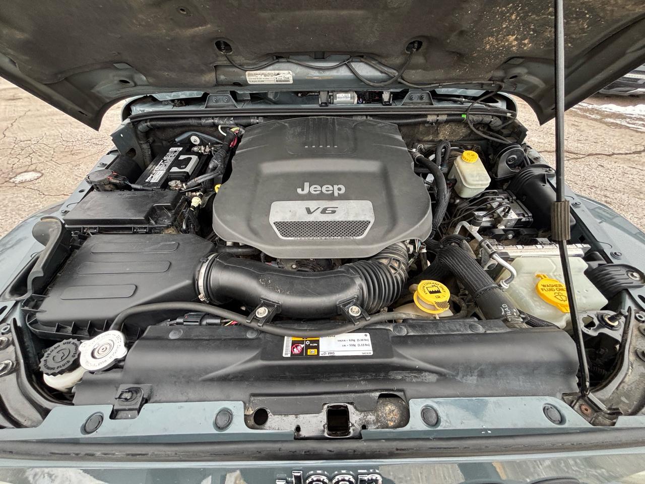2015 Jeep Wrangler UNLIMITED 4WD 4DR SAHARA Photo