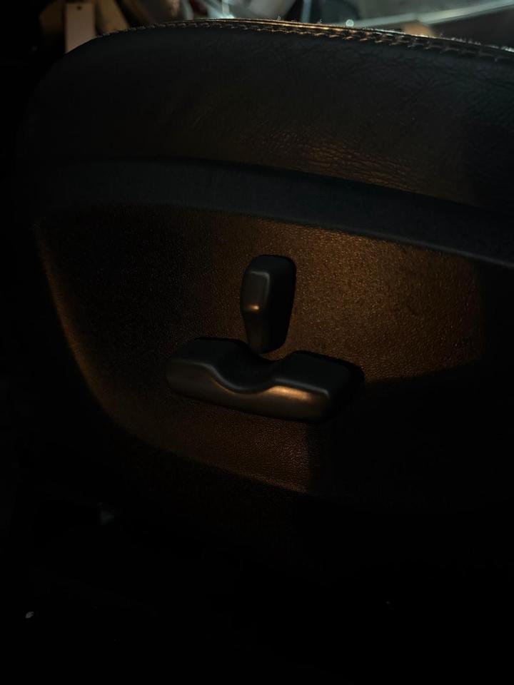 13662323