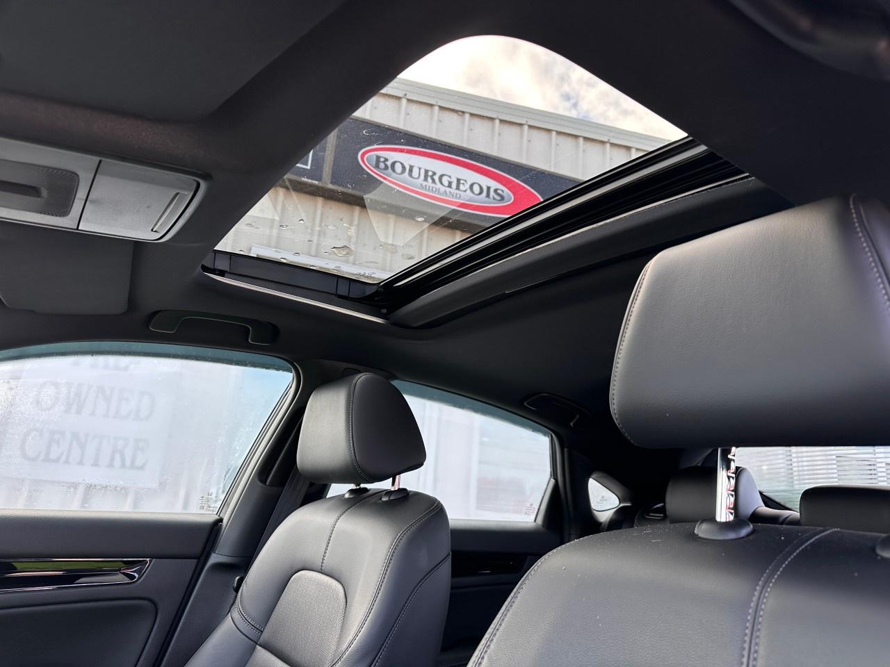 2024 Honda Civic Hatchback Sport Touring CVT Hatchback Photo