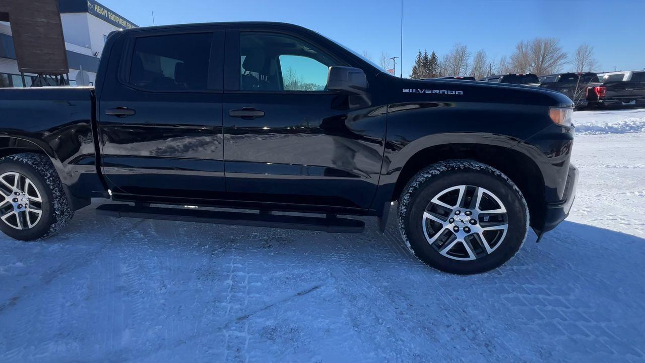 2021 Chevrolet Silverado 1500 Custom 4x4, POWER WINDOWS, CRUISE CONTROL, BACK UP CAM!! Photo