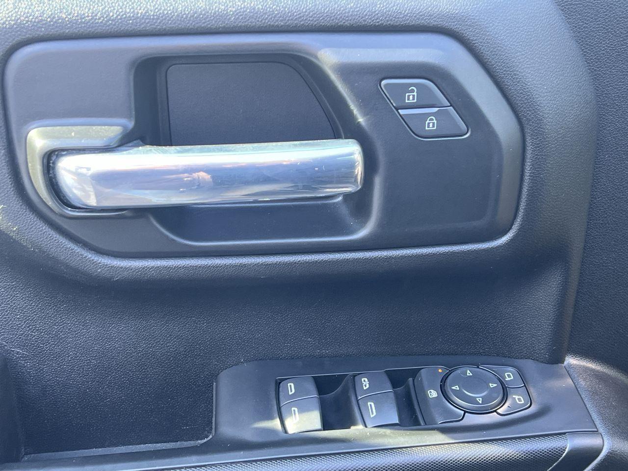 2021 Chevrolet Silverado 1500 Custom 4x4, POWER WINDOWS, CRUISE CONTROL, BACK UP CAM!! Photo