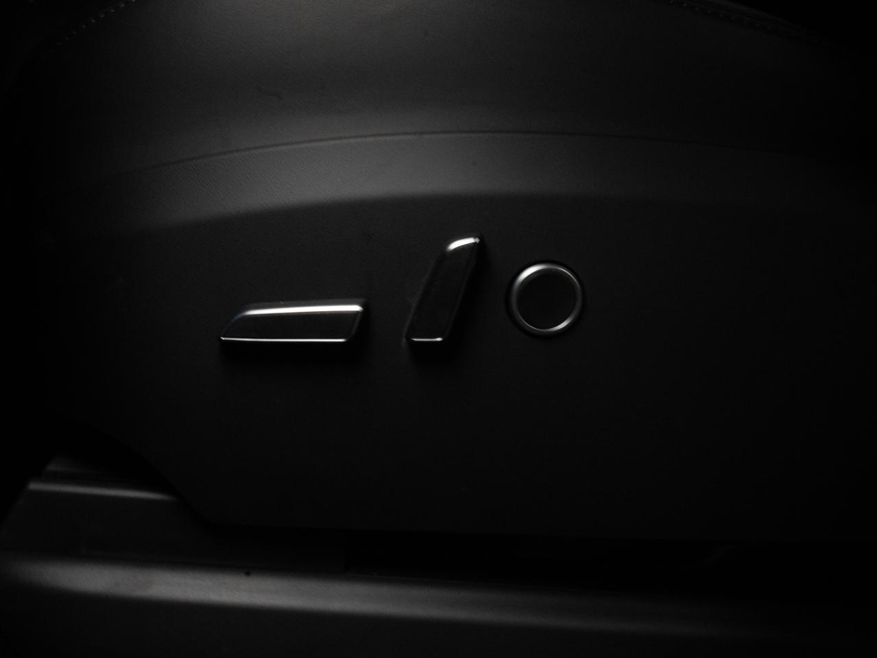 2025 Tesla Model X 6 PASS | YOKE STEERING | 22 IN Photo