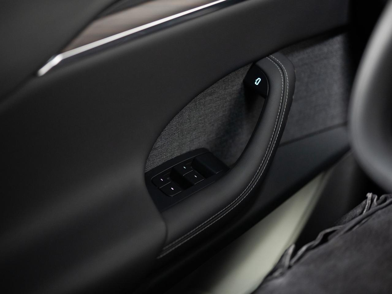 2025 Tesla Model X 6 PASS | YOKE STEERING | 22 IN Photo