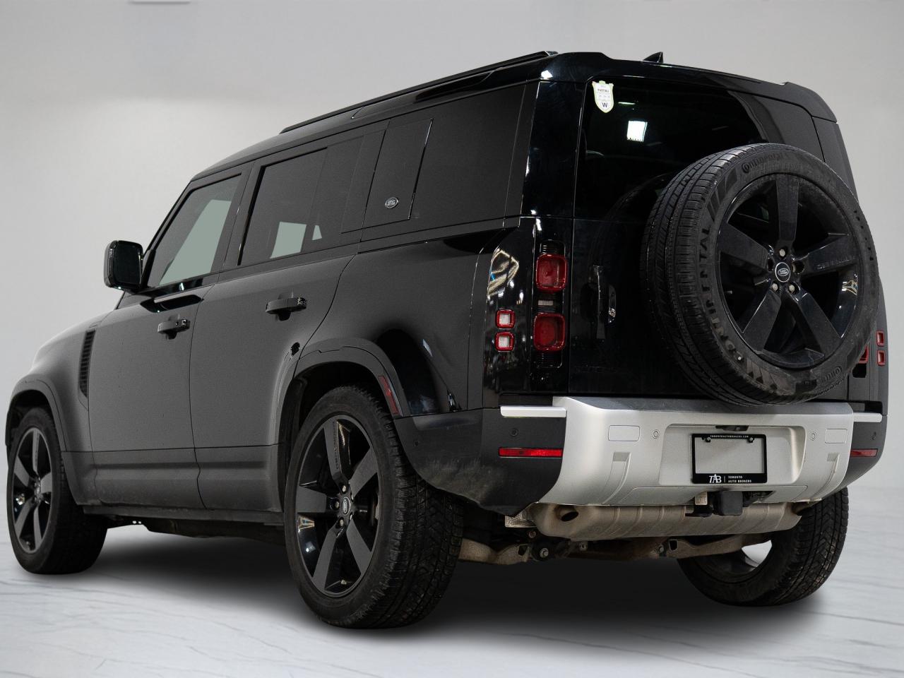 2024 Land Rover Defender S | 110 | P300 | 7 PASS | PANO | MERIDIAN | 22 IN Photo