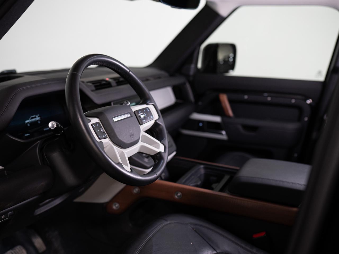 2024 Land Rover Defender S | 110 | P300 | 7 PASS | PANO | MERIDIAN | 22 IN Photo