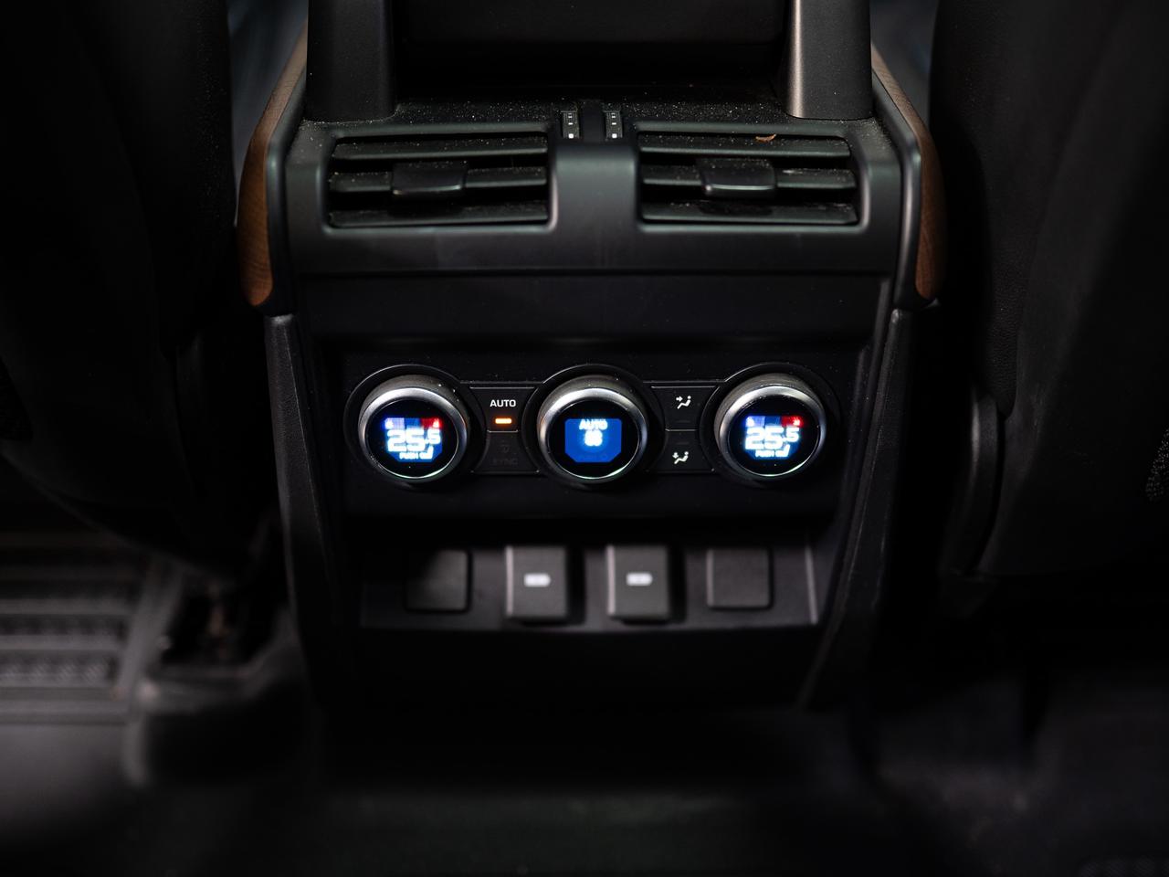 2024 Land Rover Defender S | 110 | P300 | 7 PASS | PANO | MERIDIAN | 22 IN Photo