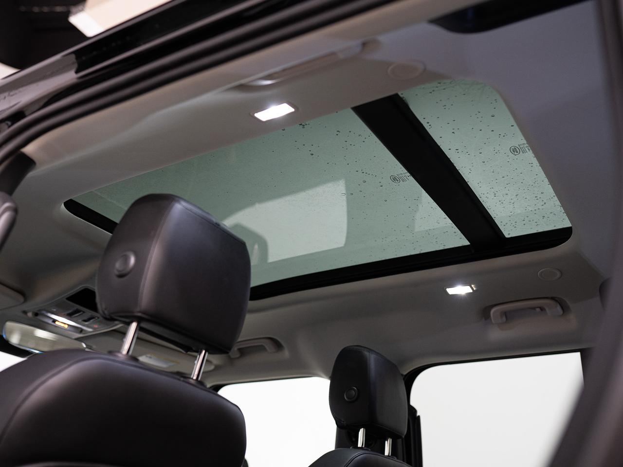 2024 Land Rover Defender S | 110 | P300 | 7 PASS | PANO | MERIDIAN | 22 IN Photo