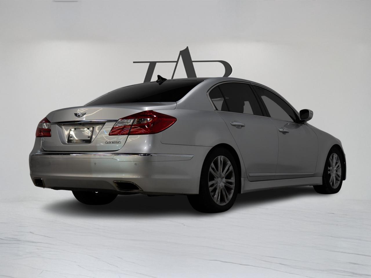 2013 Hyundai Genesis Sedan TECH PKG | V6 | SUNROOF | LEXICON | VENTED SEATS Photo3