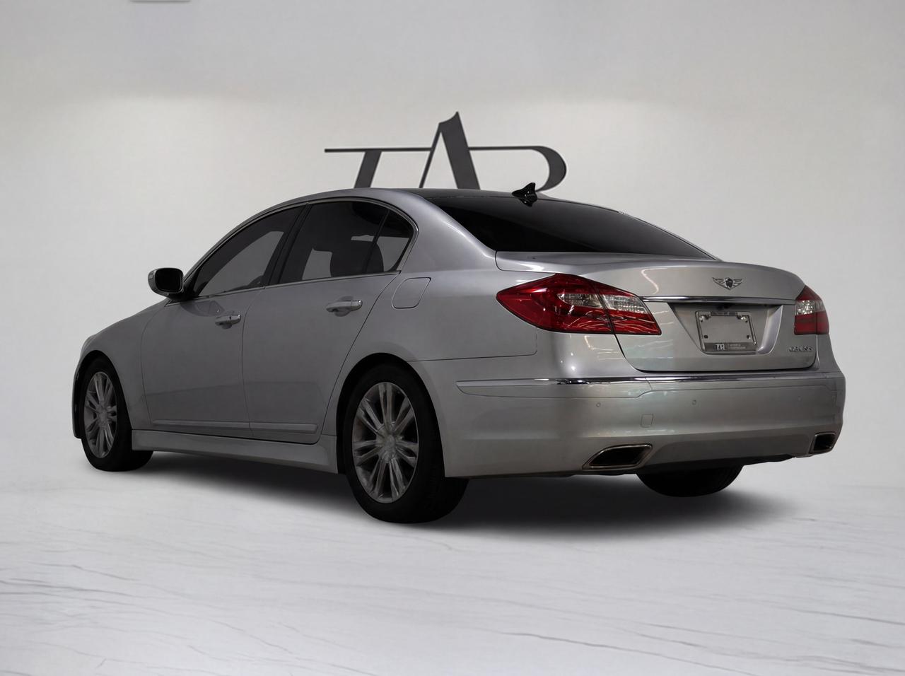 2013 Hyundai Genesis Sedan TECH PKG | V6 | SUNROOF | LEXICON | VENTED SEATS Photo4