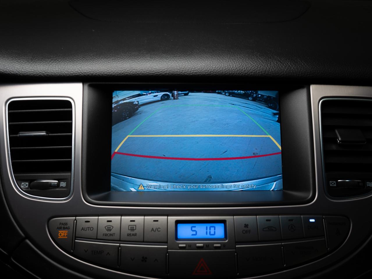 2013 Hyundai Genesis Sedan TECH PKG | V6 | SUNROOF | LEXICON | VENTED SEATS Photo