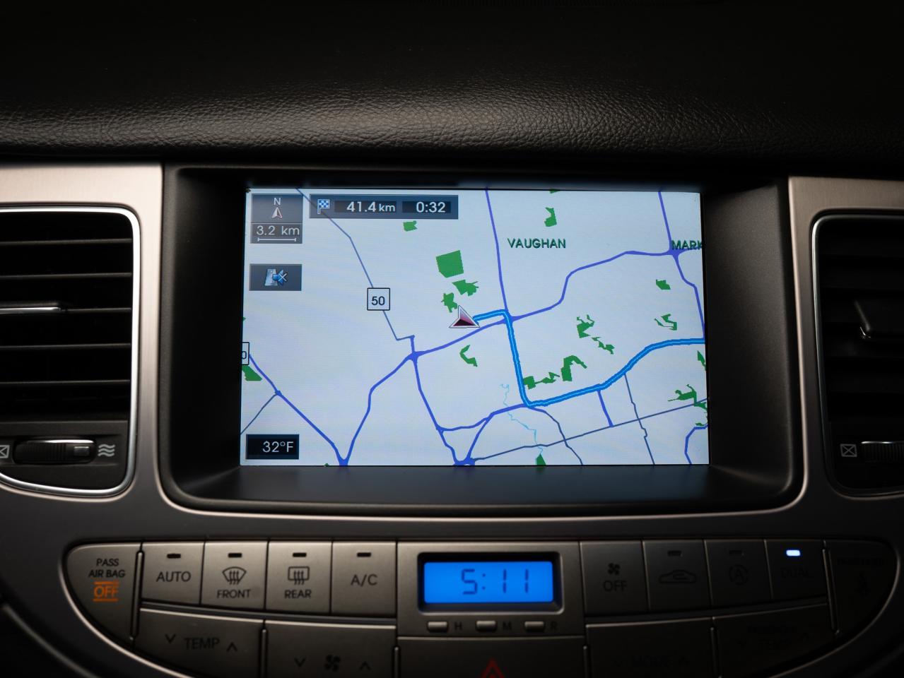 2013 Hyundai Genesis Sedan TECH PKG | V6 | SUNROOF | LEXICON | VENTED SEATS Photo