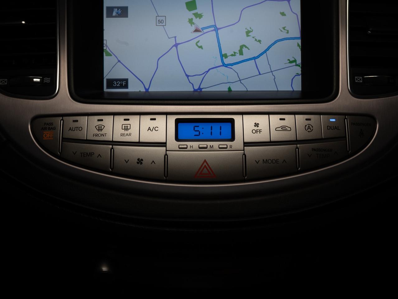 2013 Hyundai Genesis Sedan TECH PKG | V6 | SUNROOF | LEXICON | VENTED SEATS Photo