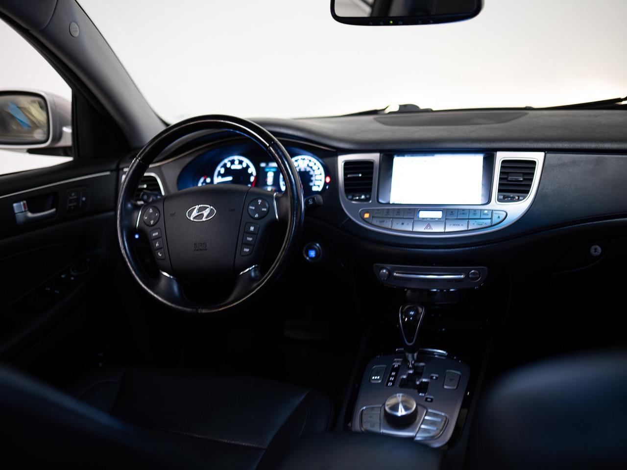 2013 Hyundai Genesis Sedan TECH PKG | V6 | SUNROOF | LEXICON | VENTED SEATS Photo