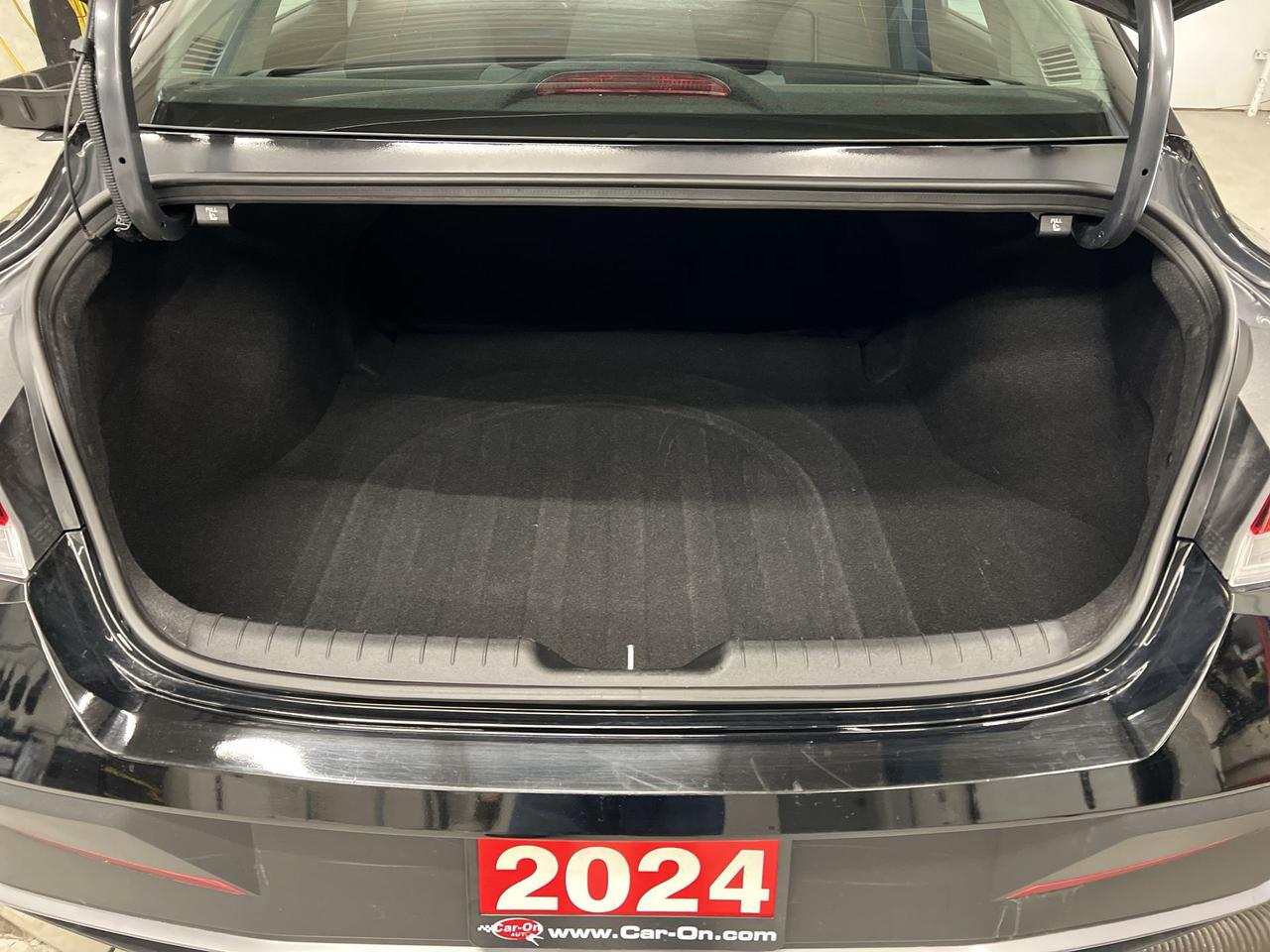 2024 Hyundai Elantra HTD SEATS | CARPLAY | BLIND SPOT | REAR CAM | A/C Photo