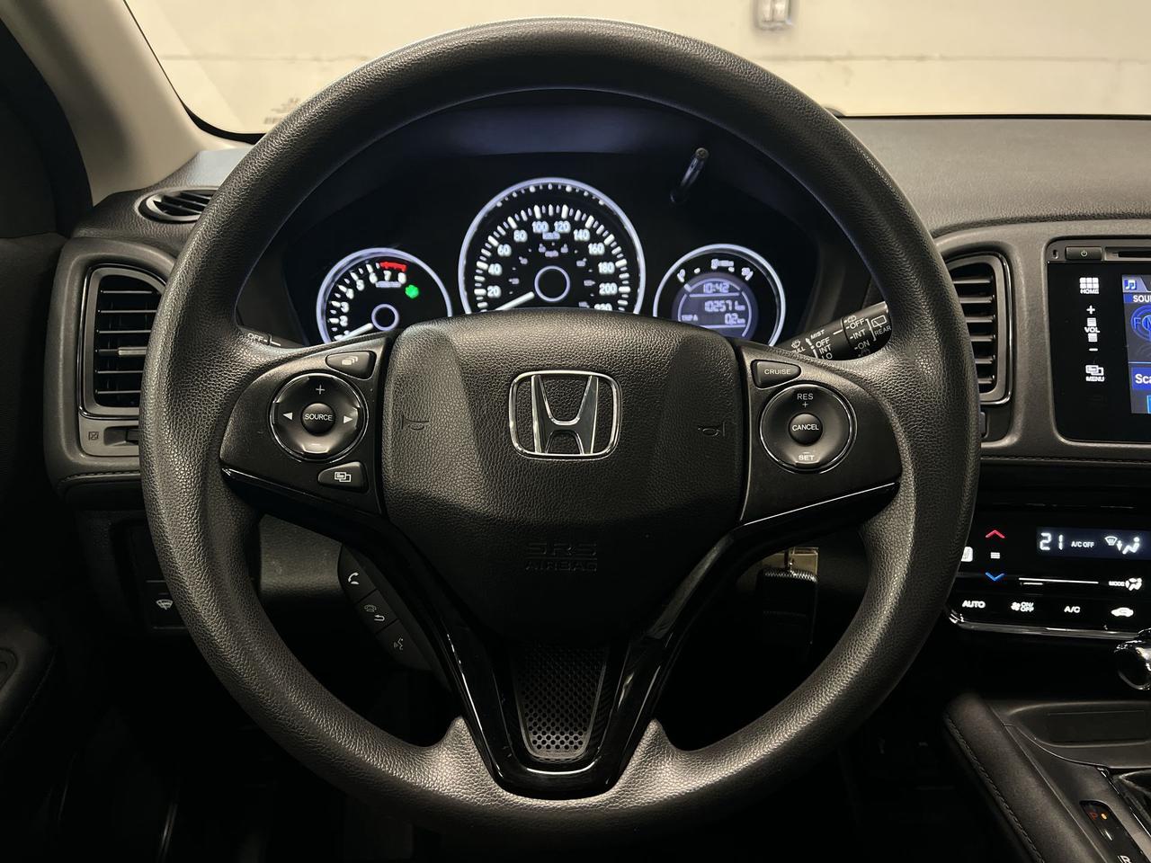 2018 Honda HR-V AWD | LOW KMS! | HTD SEATS | ALLOYS | REAR CAM Photo