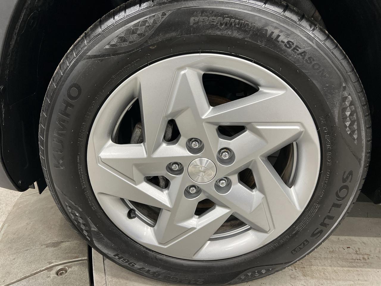 2024 Hyundai KONA HTD SEATS | CARPLAY | ALLOYS | BLIND SPOT | A/C Photo
