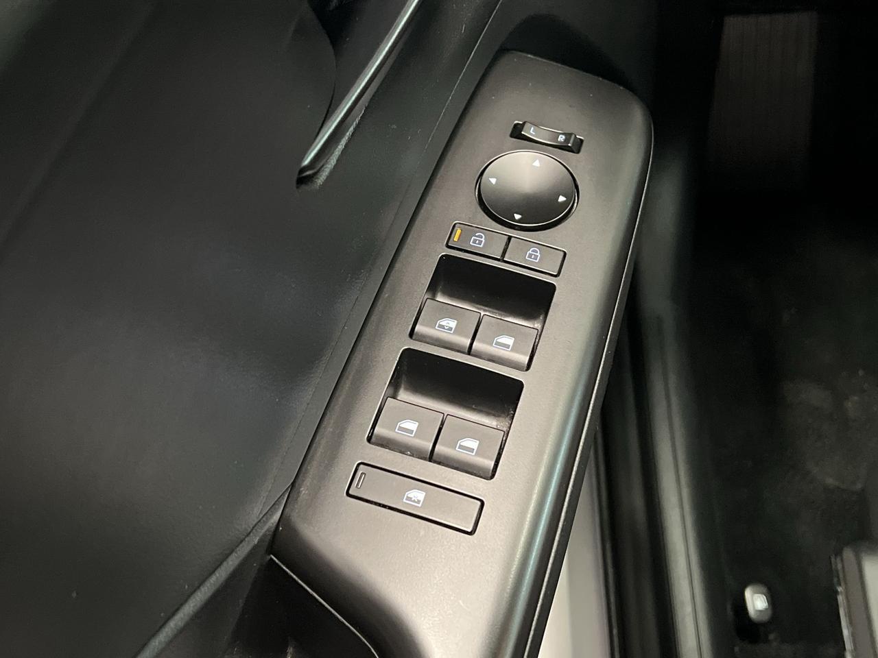 2024 Hyundai KONA HTD SEATS | CARPLAY | ALLOYS | BLIND SPOT | A/C Photo
