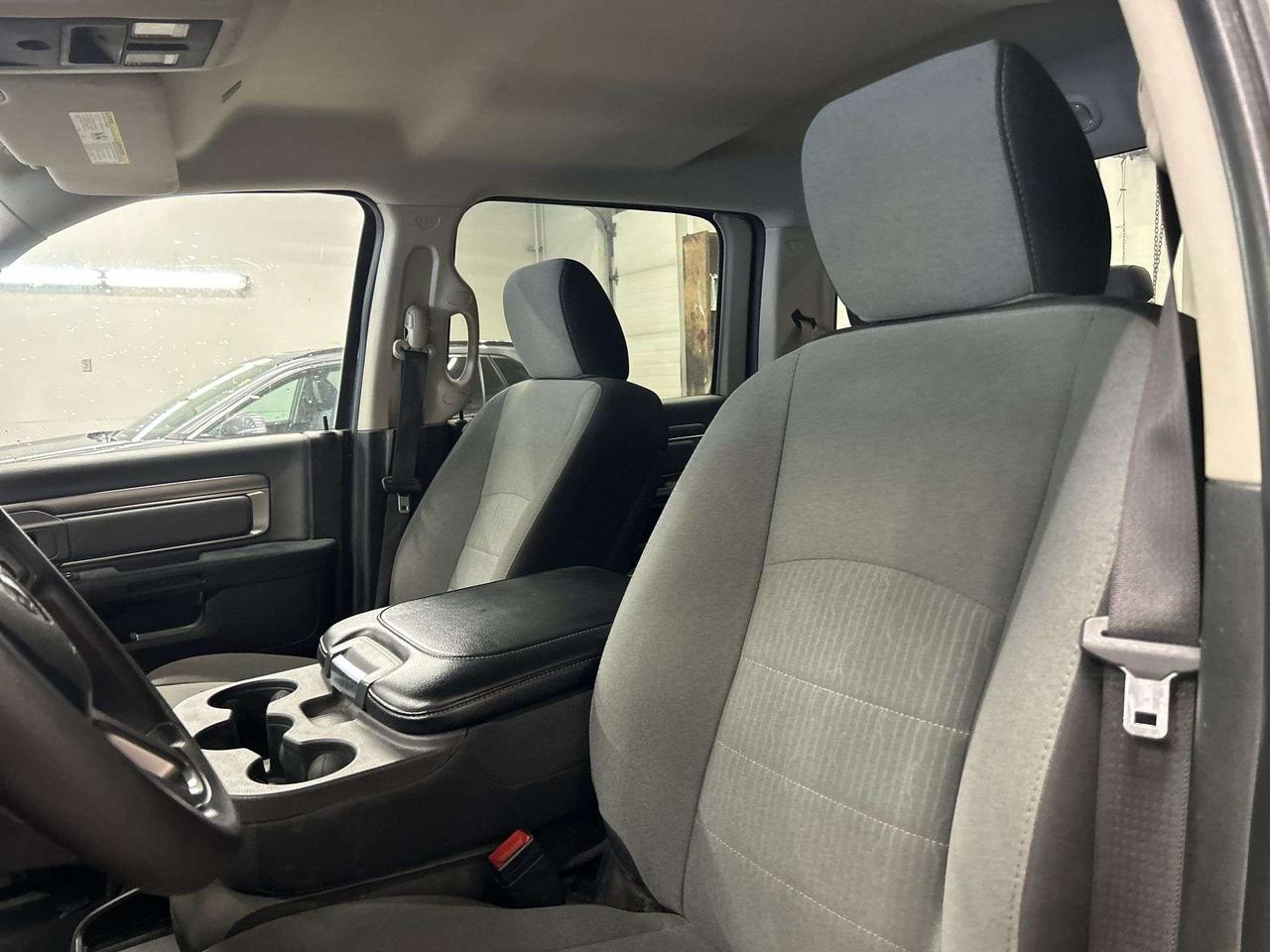2023 RAM 1500 SLT 4X4 | CREW | 5.7L HEMI | REAR CAM | ALLOYS Photo5