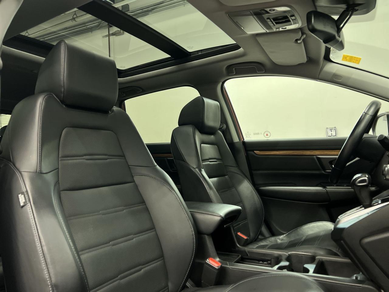 2017 Honda CR-V TOURING AWD | HTD LEATHER | PANO ROOF | CARPLAY Photo