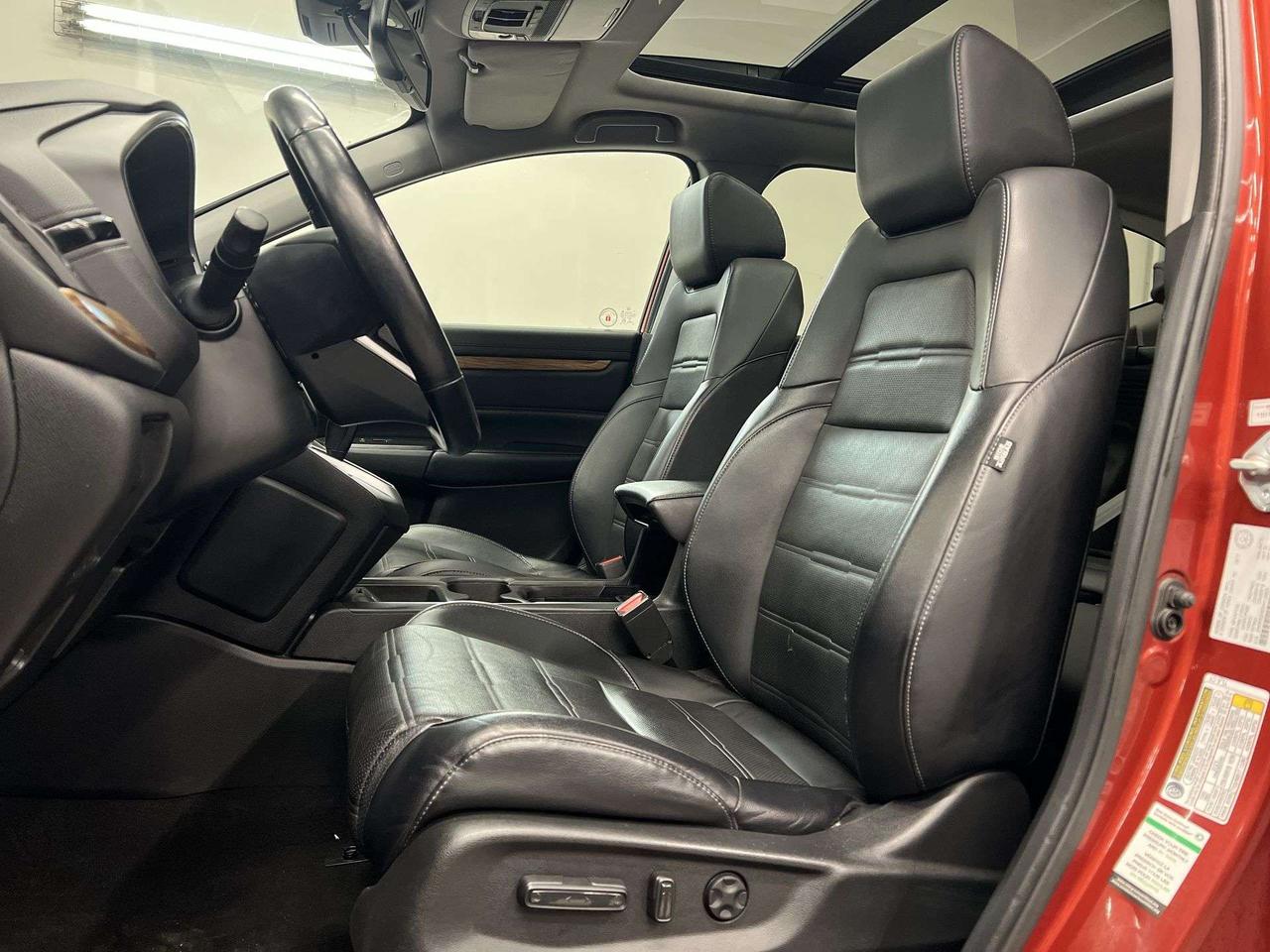 2017 Honda CR-V TOURING AWD | HTD LEATHER | PANO ROOF | CARPLAY Photo
