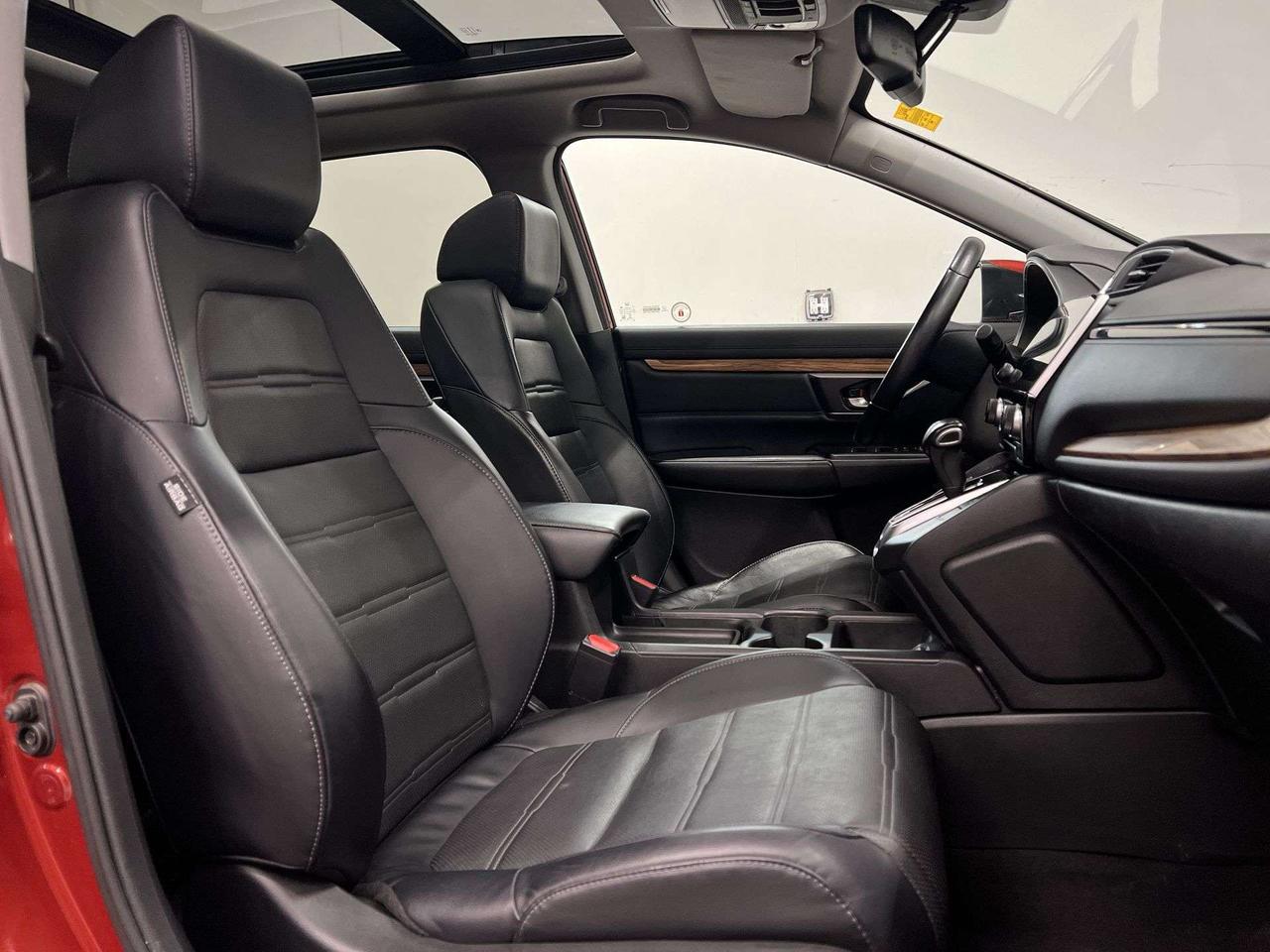 2017 Honda CR-V TOURING AWD | HTD LEATHER | PANO ROOF | CARPLAY Photo