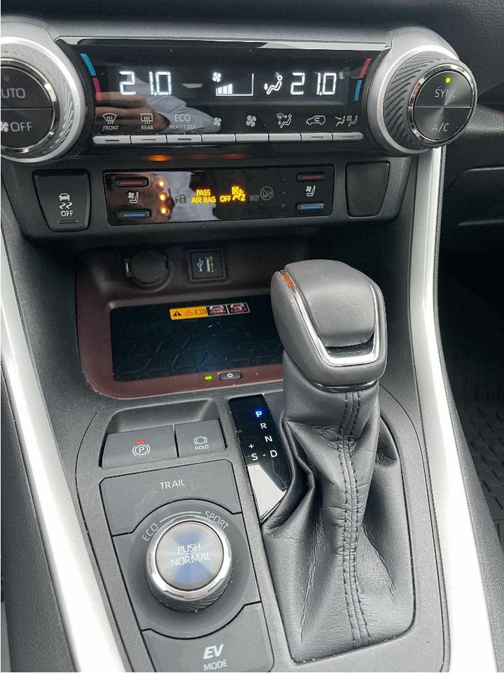 2023 Toyota RAV4 Hybrid Limited Photo