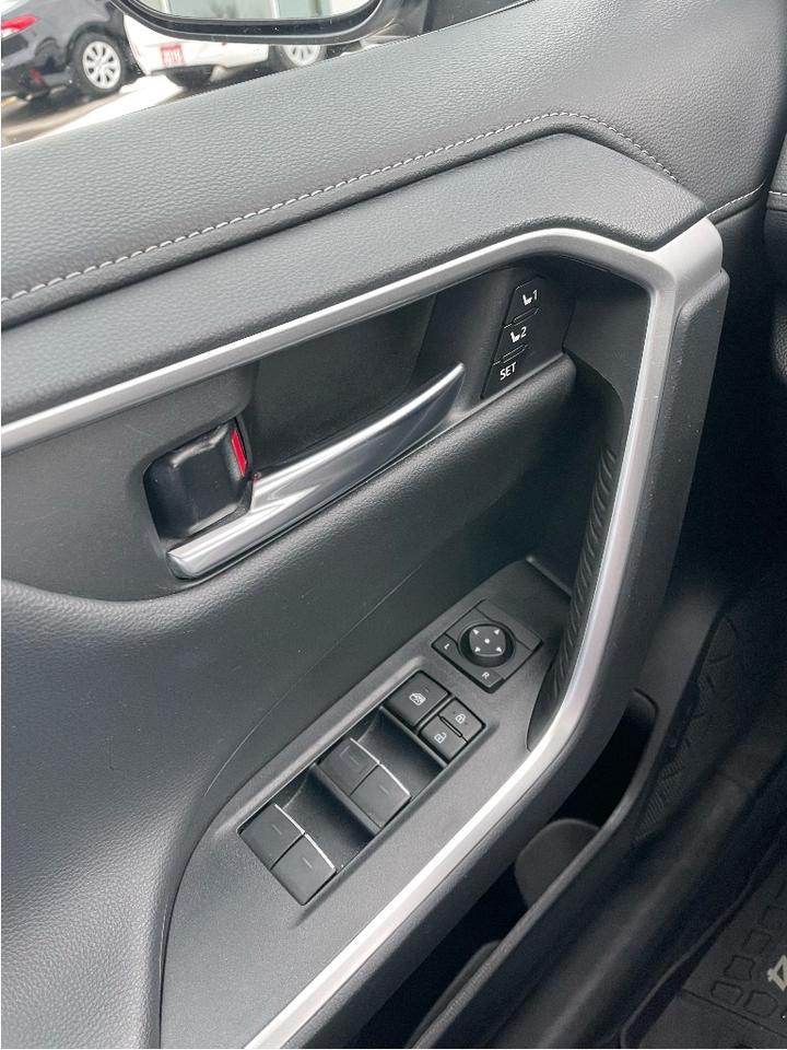 2023 Toyota RAV4 Hybrid Limited Photo