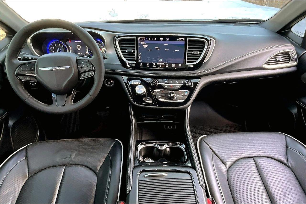 2023 Chrysler Pacifica Limited S App | TheatreGroup | SafetySphere | FWD Photo