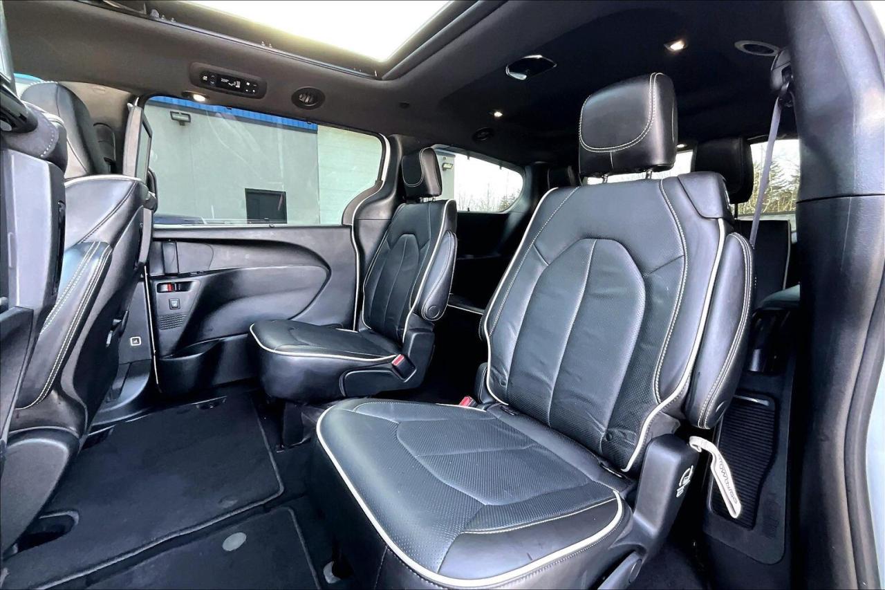 2023 Chrysler Pacifica Limited S App | TheatreGroup | SafetySphere | FWD Photo