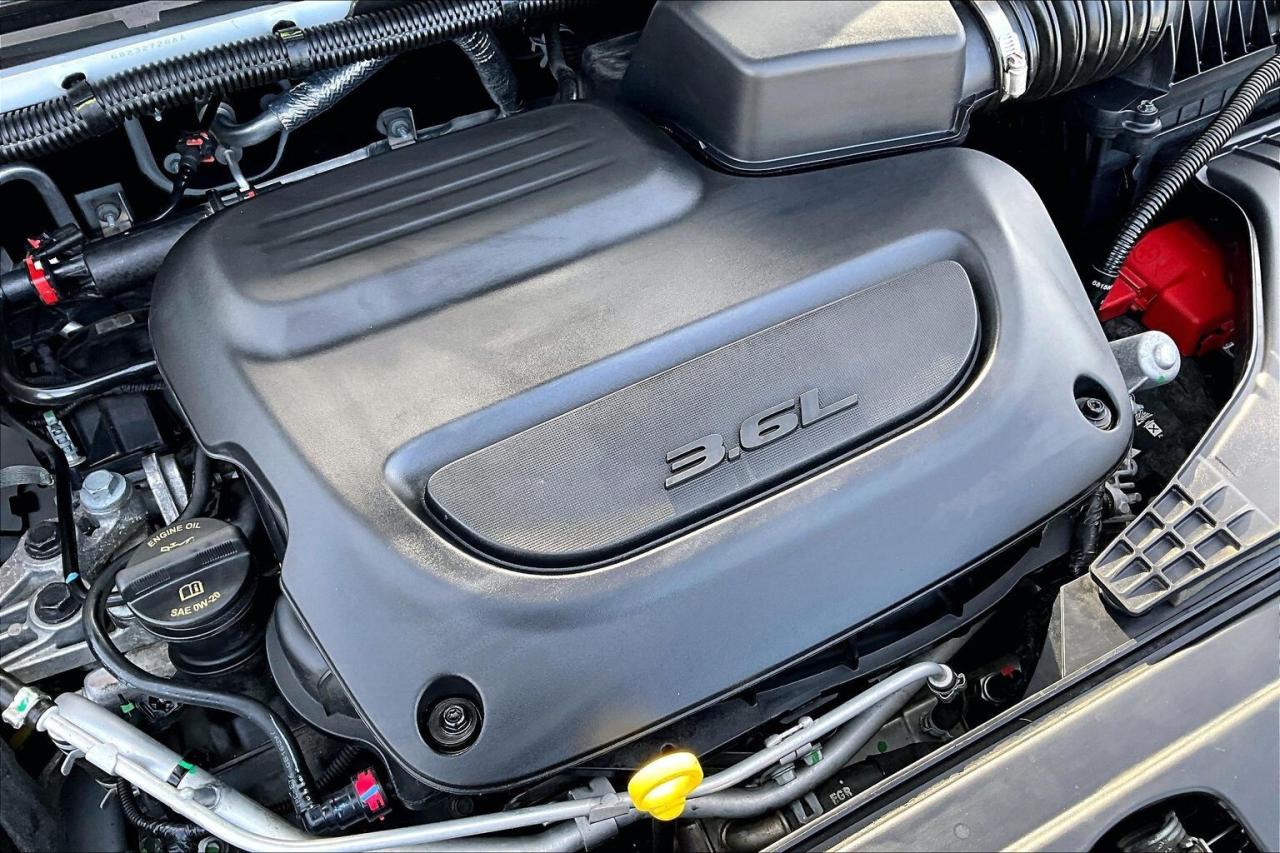 2023 Chrysler Pacifica Limited S App | TheatreGroup | SafetySphere | FWD Photo