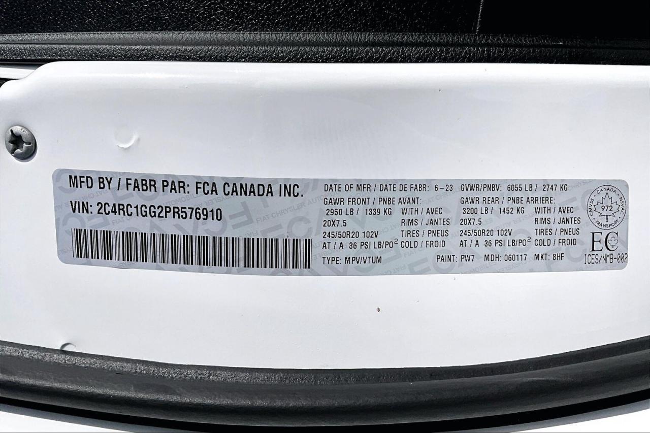 2023 Chrysler Pacifica Limited S App | TheatreGroup | SafetySphere | FWD Photo