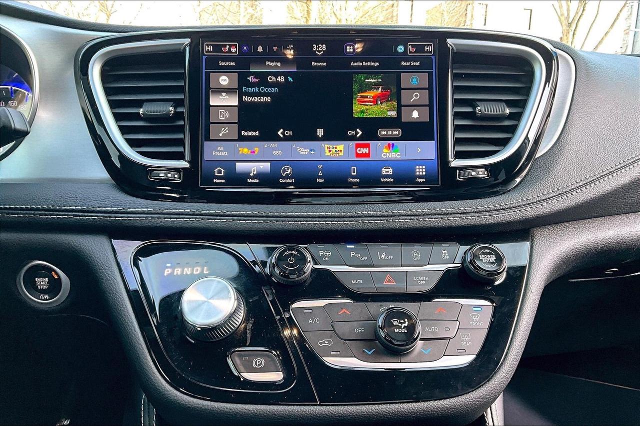 2023 Chrysler Pacifica Limited S App | TheatreGroup | SafetySphere | FWD Photo