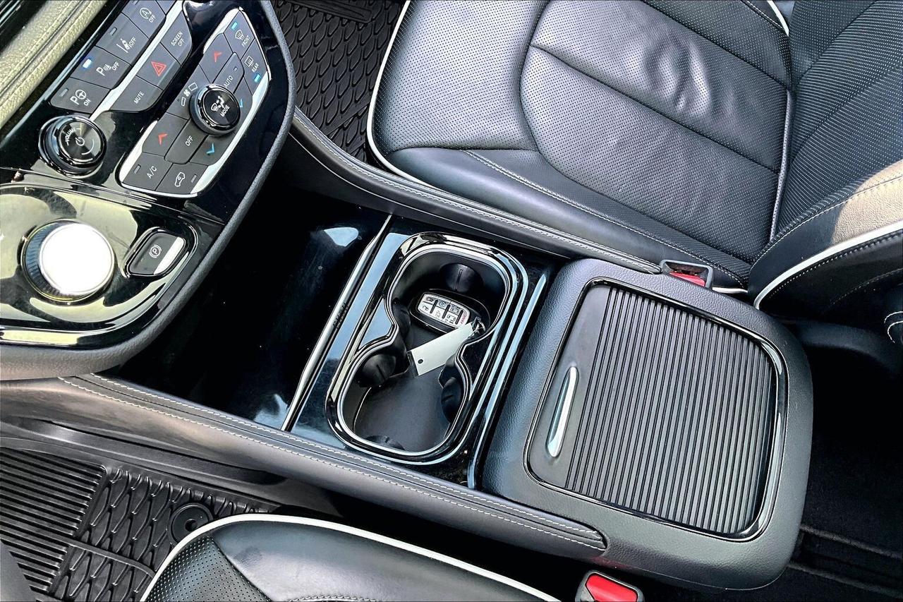 2023 Chrysler Pacifica Limited S App | TheatreGroup | SafetySphere | FWD Photo