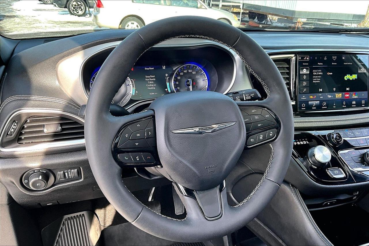 2023 Chrysler Pacifica Limited S App | TheatreGroup | SafetySphere | FWD Photo