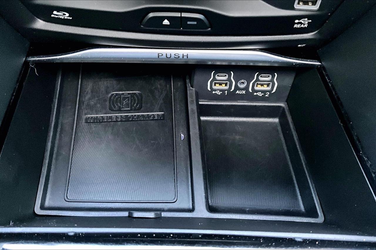 2023 Chrysler Pacifica Limited S App | TheatreGroup | SafetySphere | FWD Photo