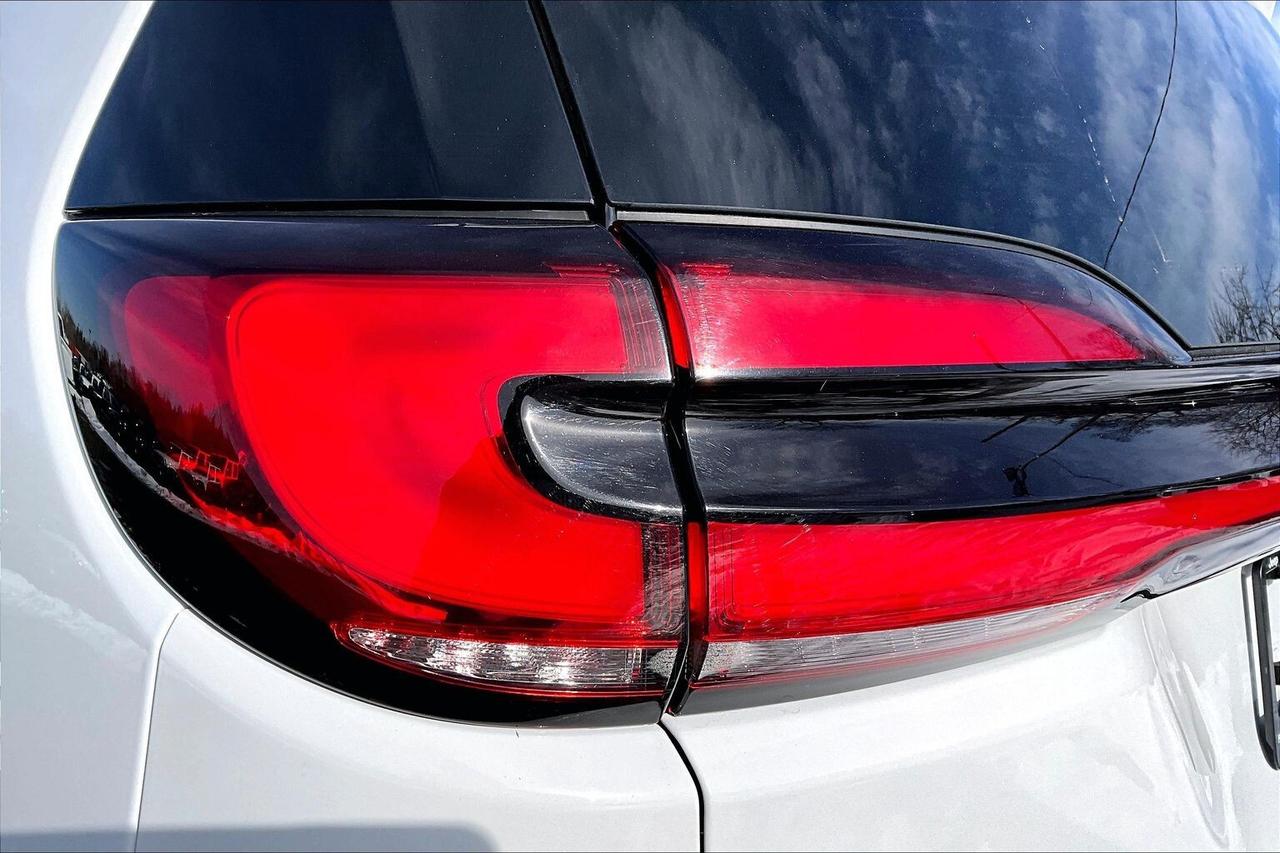2023 Chrysler Pacifica Limited S App | TheatreGroup | SafetySphere | FWD Photo