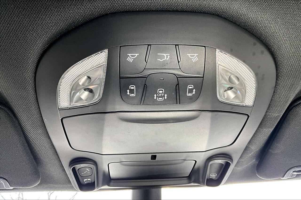 2023 Chrysler Pacifica Limited S App | TheatreGroup | SafetySphere | FWD Photo