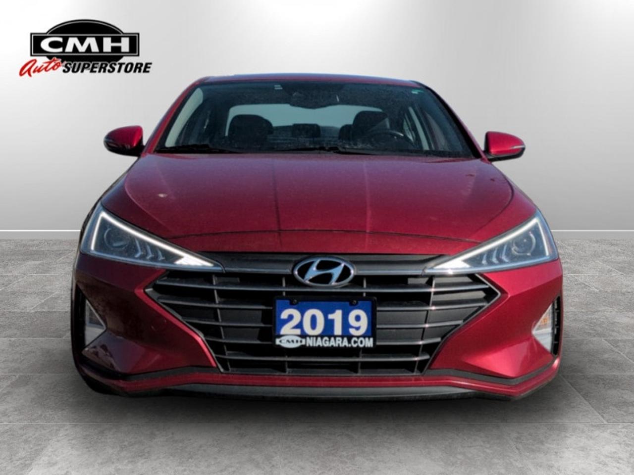 2019 Hyundai Elantra Luxury Auto  **LOW MILEAGE** Photo
