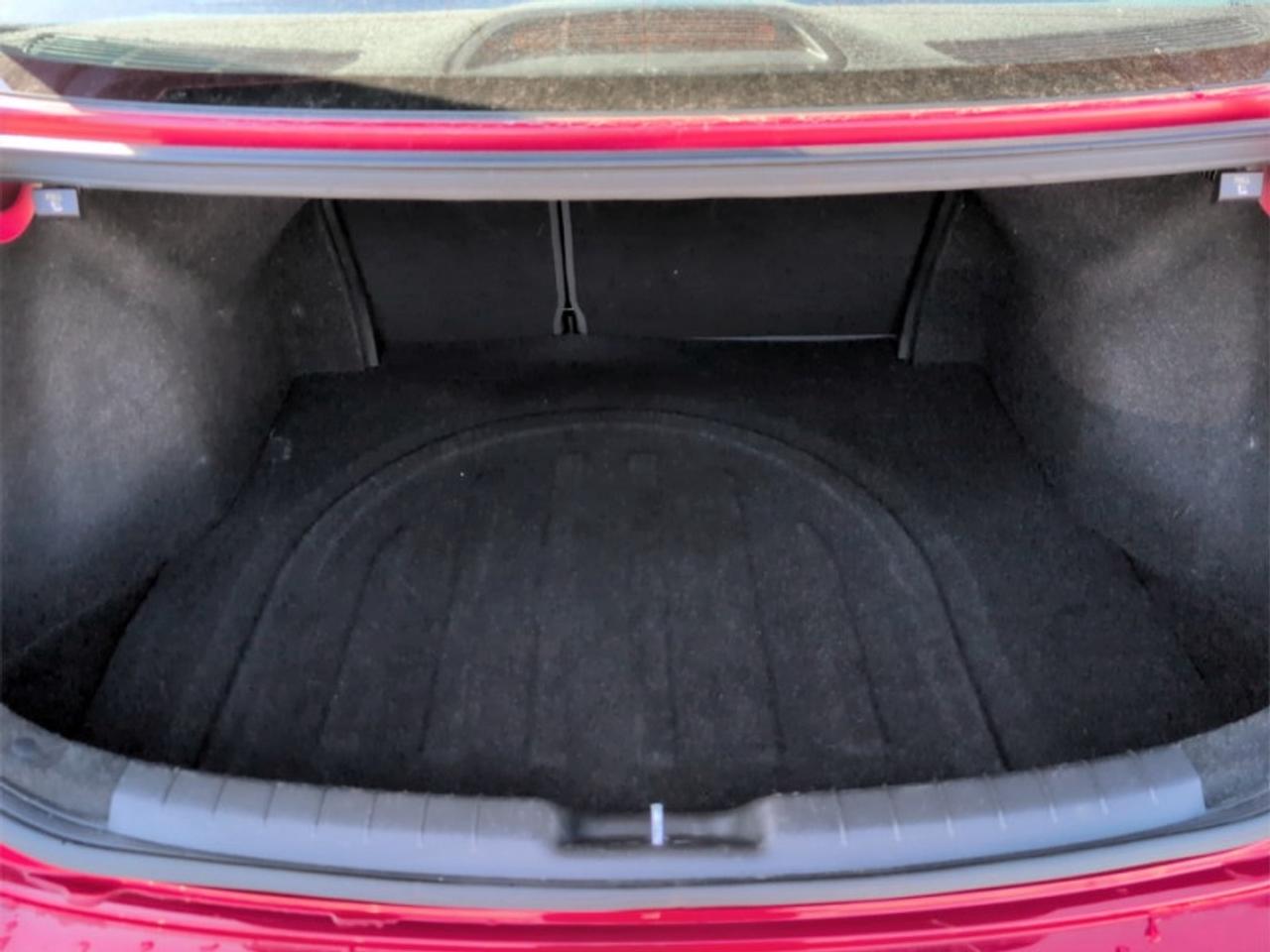 2019 Hyundai Elantra Luxury Auto  **LOW MILEAGE** Photo
